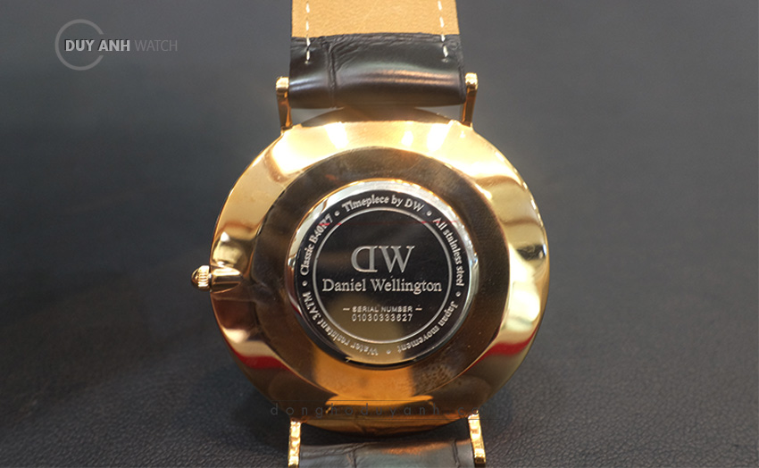 Mặt sau đồng hồ dw